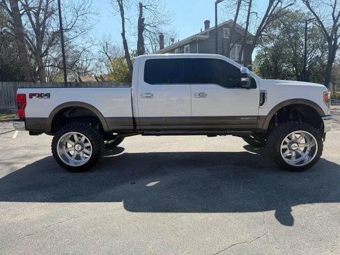 Used 2017 Ford F250 King Ranch w/ King Ranch Ultimate Package AWD/4WD image 4