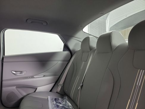 New 2025 Hyundai Elantra SEL image 31