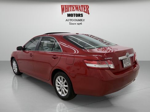 Used 2011 Toyota Camry XLE w/ SE/XLE Extra-Value Pkg FWD image 2