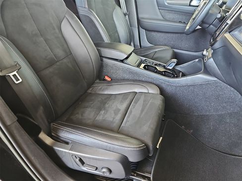 Used 2022 Volvo XC40 T5 R-Design w/ Advanced Package image 10