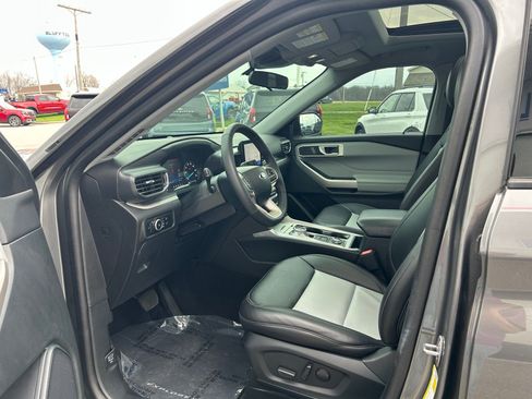 Used 2024 Ford Explorer XLT w/ Equipment Group 202A image 10
