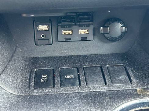 Used 2019 Toyota Highlander XLE FWD image 33