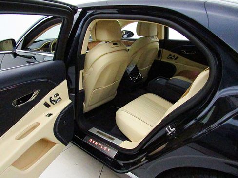 Certified 2022 Bentley Flying Spur V8 image 38
