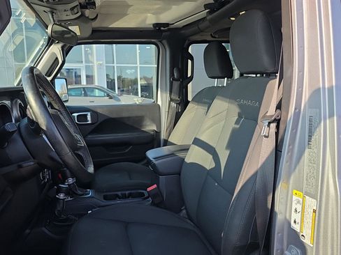Used 2019 Jeep Wrangler Unlimited Sahara w/ Dual Top Group image 9