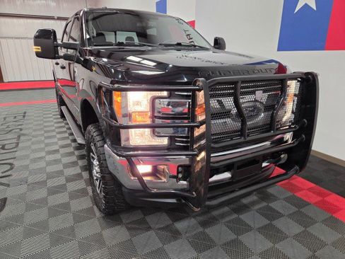 Used 2017 Ford F250 Lariat w/ Lariat Value Package image 23
