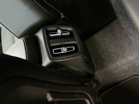 Used 2025 Volvo XC40 B5 Core image 28