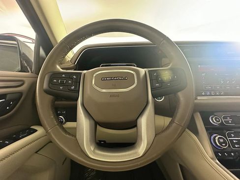 Used 2021 GMC Yukon Denali w/ Denali Premium Package image 24