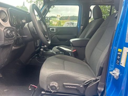 Used 2025 Jeep Wrangler Unlimited Sport AWD/4WD image 9