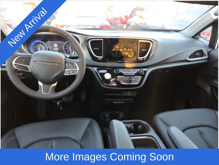 Used 2027 Chrysler Pacifica Select FWD image 8