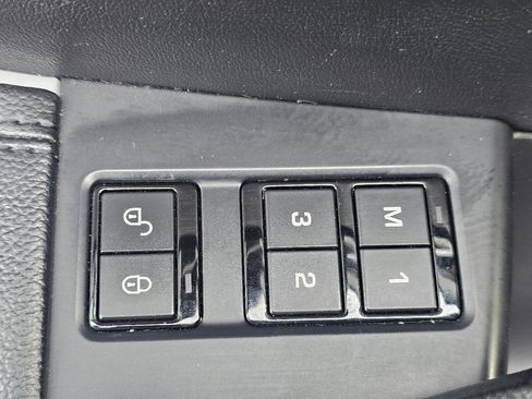 Used 2019 Jaguar F-PACE Premium image 19