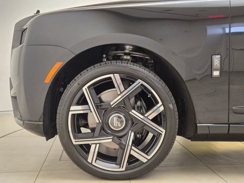 Certified 2025 Rolls-Royce Cullinan Black Badge AWD/4WD image 11