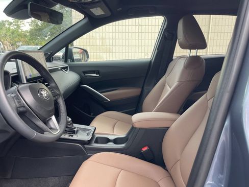 Used 2026 Toyota Corolla Cross XLE w/ Convenience Package FWD image 11