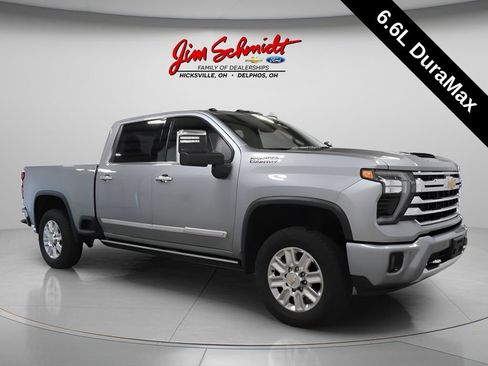 Used 2025 Chevrolet Silverado 2500 High Country w/ Technology Package AWD/4WD image 2