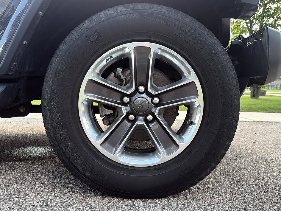 Used 2020 Jeep Wrangler Unlimited Sahara AWD/4WD image 19