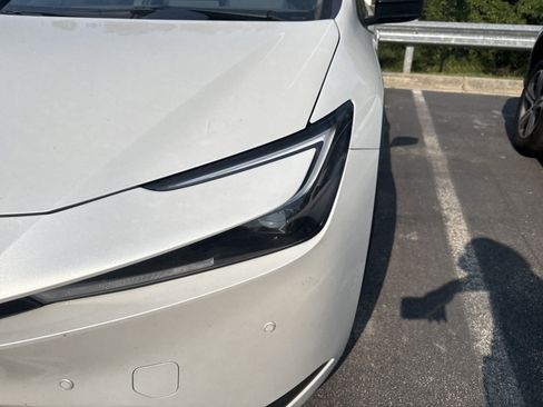 Used 2024 Toyota Prius LE FWD image 12