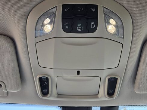Used 2018 Chrysler Pacifica Limited FWD image 31