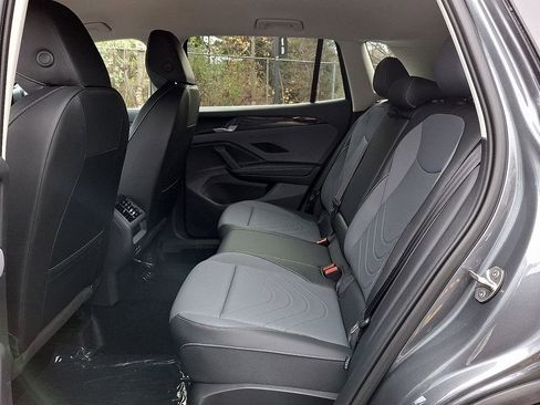 New 2026 Volkswagen Tiguan SE image 6