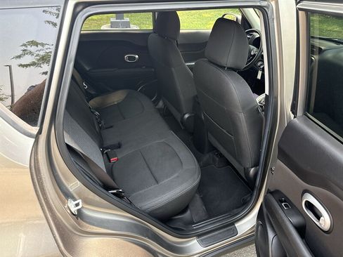 Used 2018 Kia Soul + FWD image 20