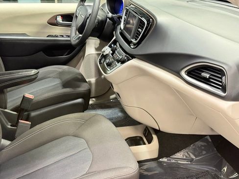 Used 2024 Chrysler Voyager LX image 26