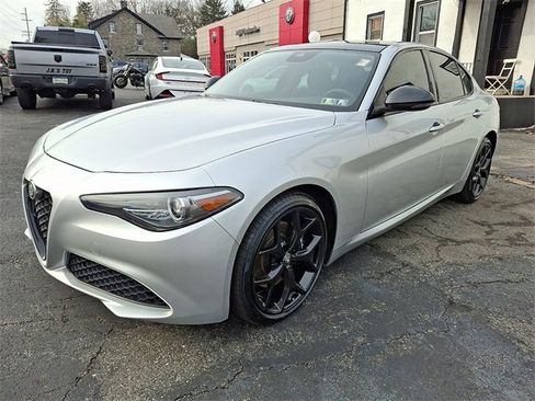 Used 2020 Alfa Romeo Giulia Base w/ Nero Edizione image 3