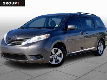 Used 2017 Toyota Sienna LE