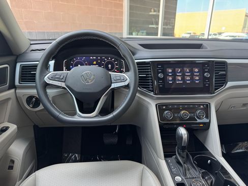 Used 2023 Volkswagen Atlas SE w/ Panoramic Sunroof Package image 16