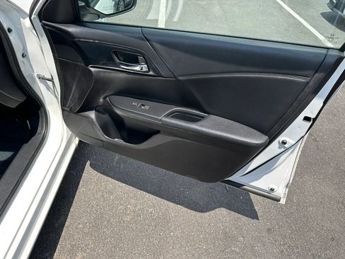 Used 2014 Honda Accord Sport image 19