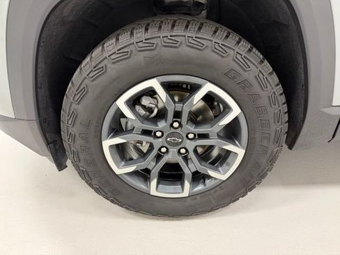 Certified 2025 Chevrolet Equinox ACTIV w/ Safety and Technology Package FWD image 17