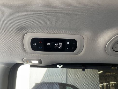 Used 2022 Chrysler Pacifica Limited FWD image 21