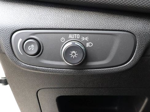 Used 2025 Chevrolet TrailBlazer LT FWD image 16