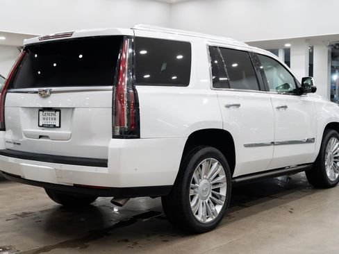 Used 2018 Cadillac Escalade Platinum image 4
