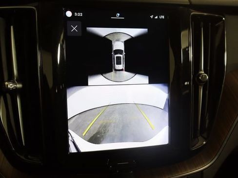 Used 2024 Volvo XC60 B5 Plus AWD/4WD image 33