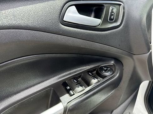 Used 2018 Ford Escape SE FWD image 21