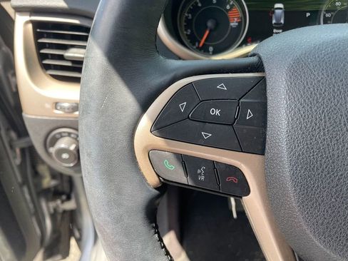 Used 2017 Jeep Cherokee Limited AWD/4WD image 16