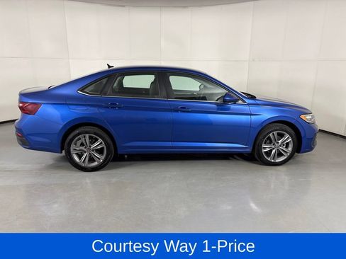 Used 2024 Volkswagen Jetta SE FWD image 11