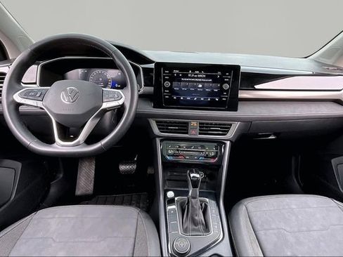 Used 2025 Volkswagen Taos SE AWD/4WD image 7