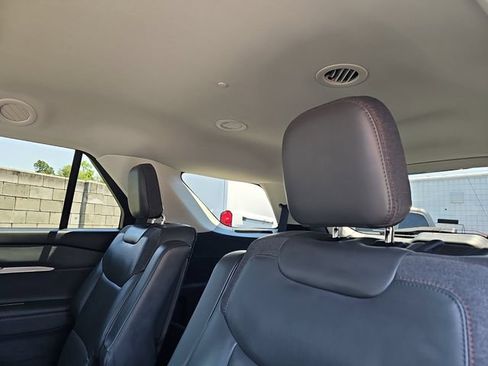 Certified 2025 Ford Explorer Active w/ Active Comfort Package RWD image 17