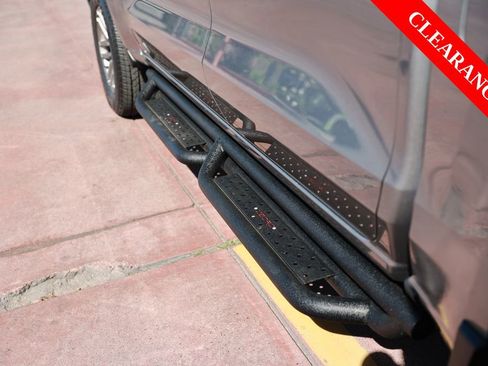 Used 2023 Chevrolet Colorado LT w/ LT Convenience Package II AWD/4WD image 17