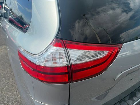 Used 2017 Toyota Sienna XLE FWD image 16