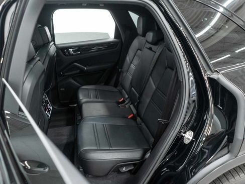 Used 2023 Porsche Cayenne AWD/4WD image 30