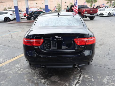 Used 2018 Jaguar XE Prestige RWD image 4