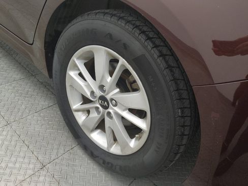 Used 2017 Kia Optima LX FWD image 31