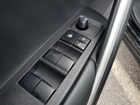 Used 2026 Toyota Corolla Cross L image 25