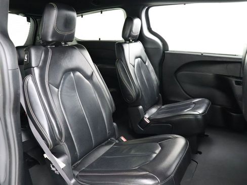 Used 2022 Chrysler Pacifica Touring-L w/ S Appearance Package image 30