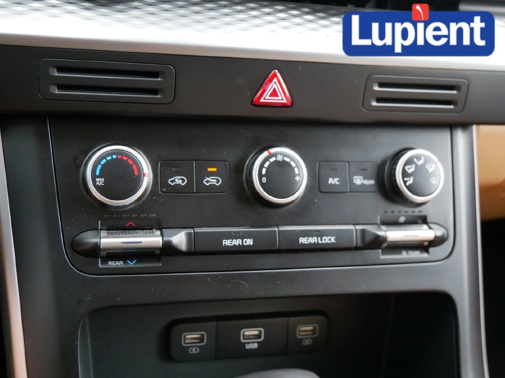 Used 2024 Kia Carnival LX FWD image 22