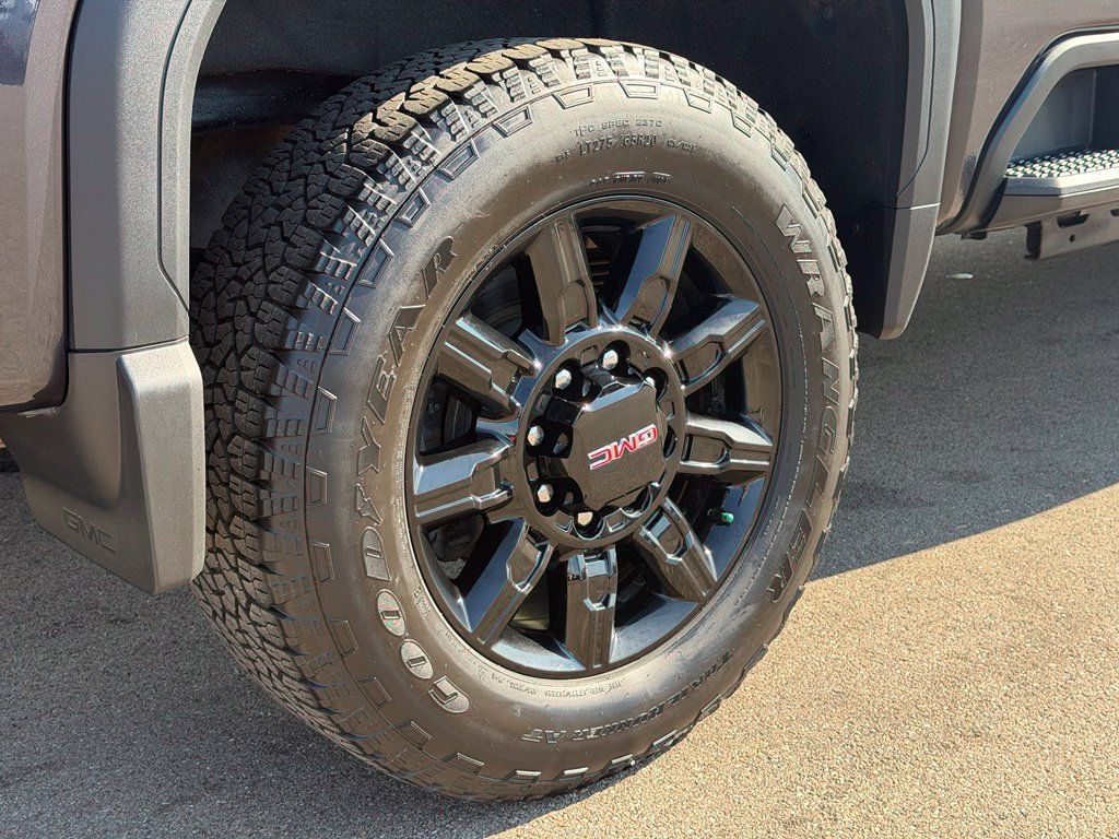 Used 2025 GMC Sierra 2500 AT4 w/ AT4 Preferred Package AWD/4WD image 25