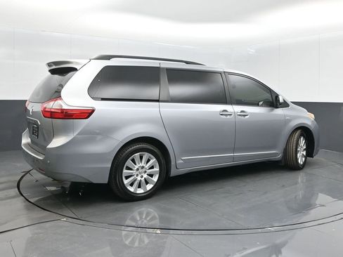 Used 2016 Toyota Sienna XLE image 7
