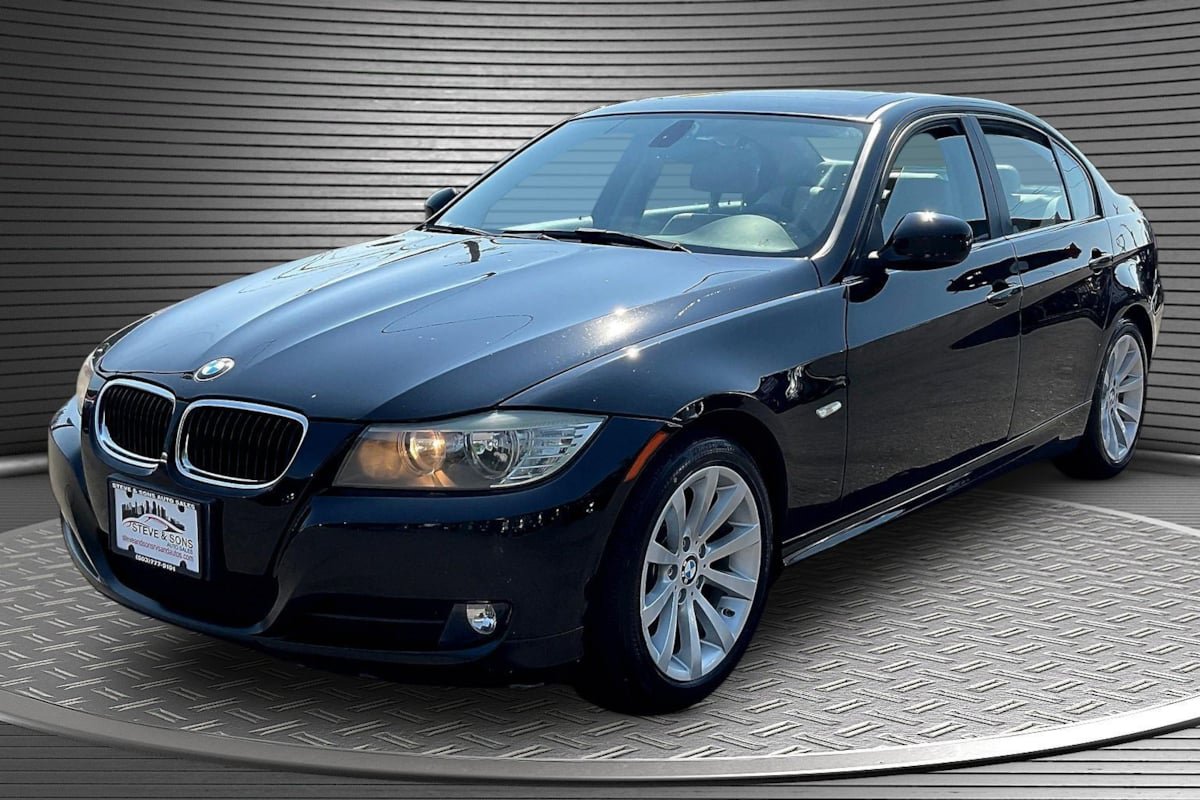 Used 2011 BMW 328i Sedan RWD image 3