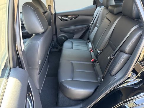 Used 2022 Nissan Rogue Sport SL image 9