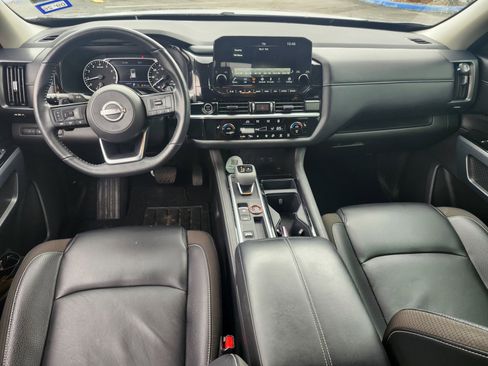 Used 2024 Nissan Pathfinder SL image 5